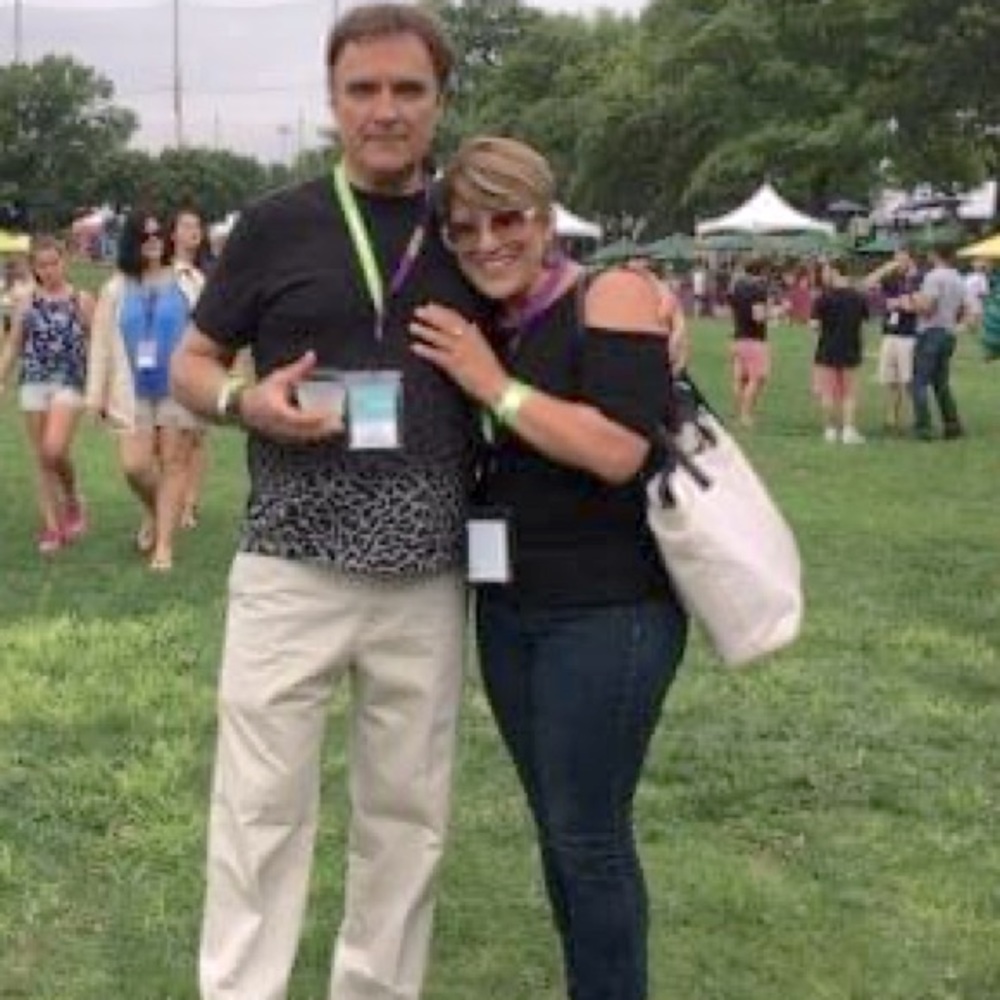 Meet your Poshers, Kat and Chris.